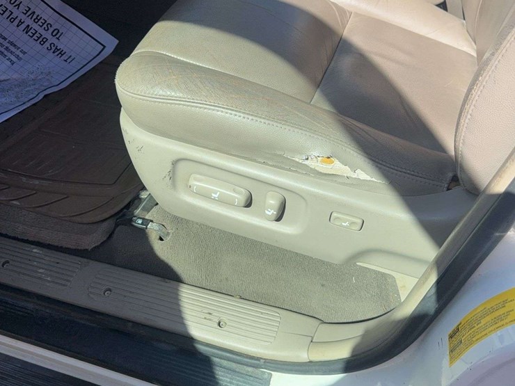 2007-toyota-sequoia-srs-suv,-v8/iforce,-4wd,-rear-hitch,-rear-control,-power-lock/windows/mirrors,-leather-interior,-heated-seats,-sunroof,-284,475-miles,-vin#-5tdbt44a77s283708-image-17