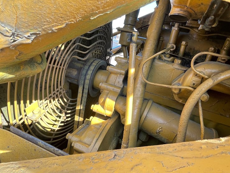 #1910-•-komatsu-d575-1-track-loader-image-18