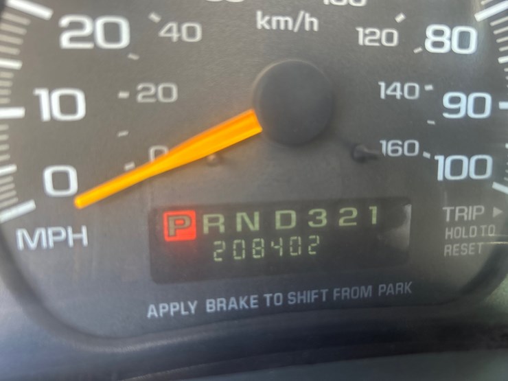 #6932-•-2000-chevrolet-3500-box-truck-(has-wi-title)-image-10