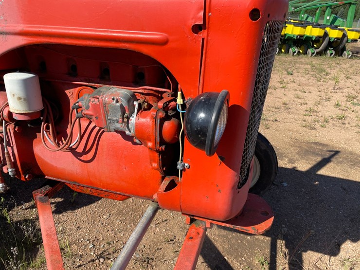 #1951-•-allis-chalmers-b-wide-tractor-image-37