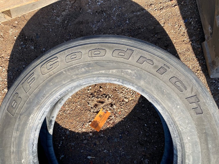 #6972-•-(1)-bfgoodrich-st-244-275/80r24.5-commercial-truck-tire-image-6