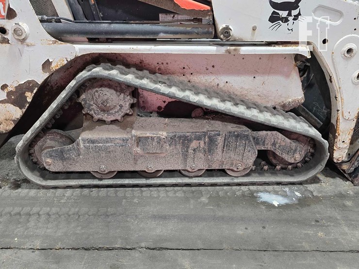 2013-bobcat-t110-image-26