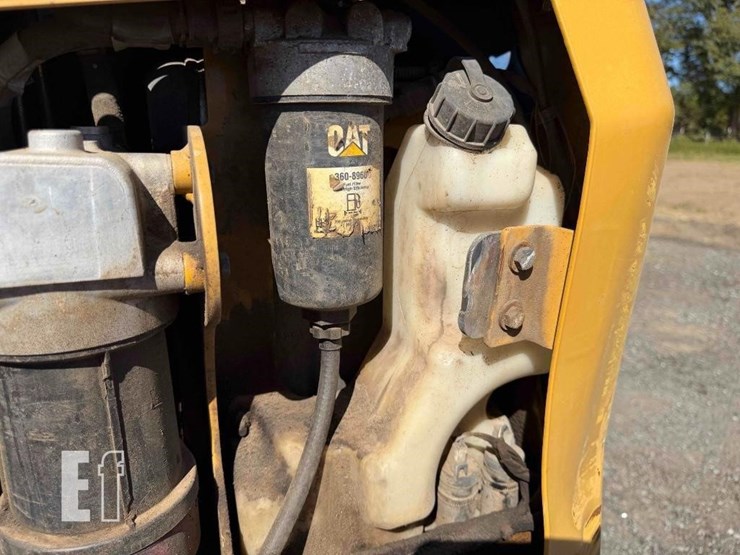 2020-caterpillar-d1-image-15