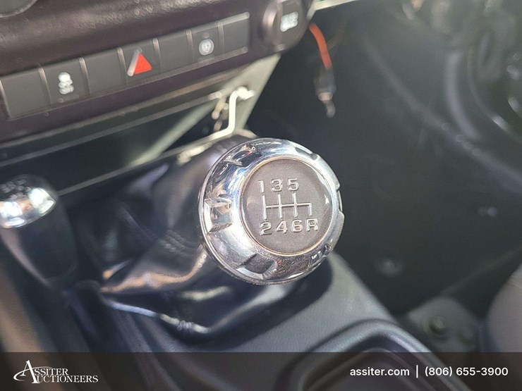2015-jeep-wrangler-unlimited-sahara-image-15