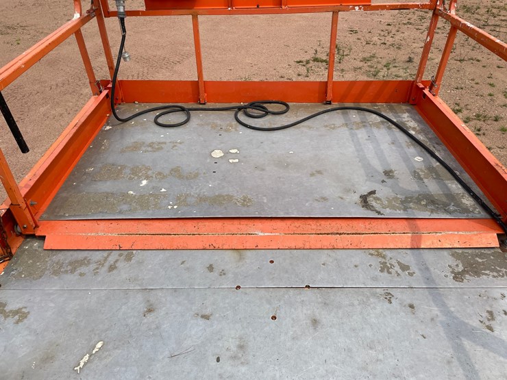 #1859-•-2015-jlg-4394rt-4x4-scissor-lift-image-45