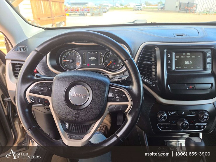 2015-jeep-cherokee-image-11