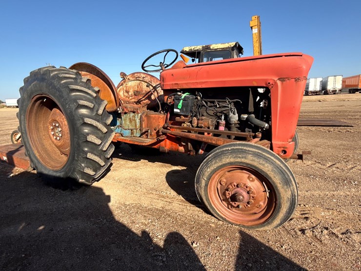 #6926-•-ford-tractor-image-3