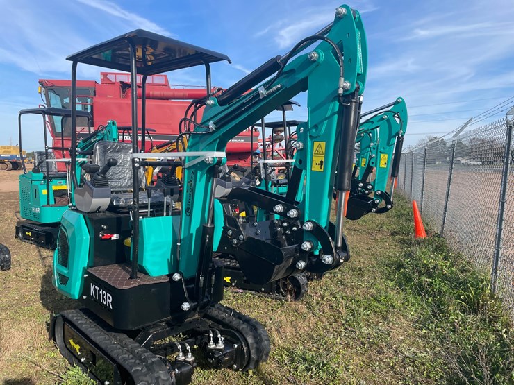 #3231-•-2026-cfg-kt13r-mini-excavator-image-2