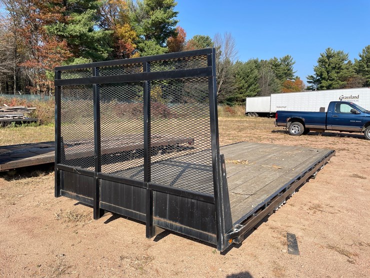 #3796-•-20'-flatbed-truck-body-image-1