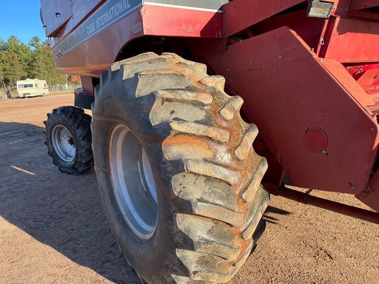 #1898-•-1991-ih-1660-axial-flow-combine-image-38