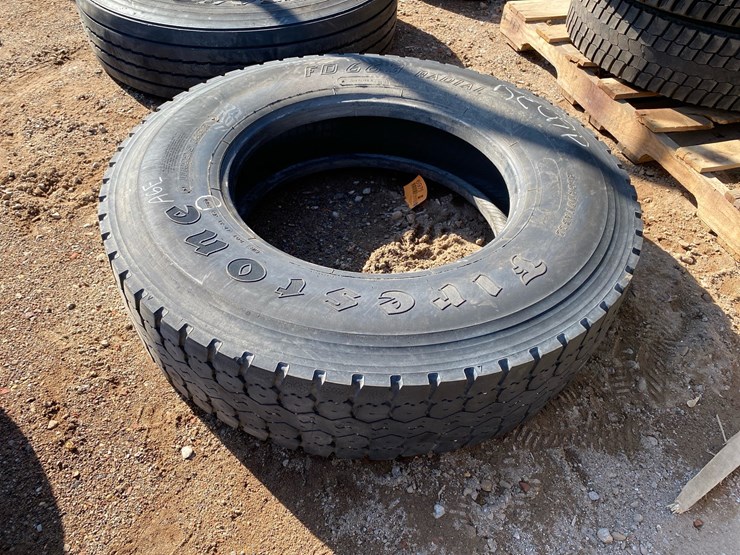 #6975-•-(1)-firestone-fd-663-radial-commercial-truck-tire-image-1