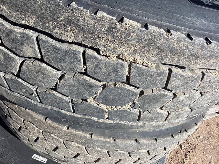 #6980-•-(4)-commercial-truck-tires-with-10-bolt-aluminum-rims-image-9