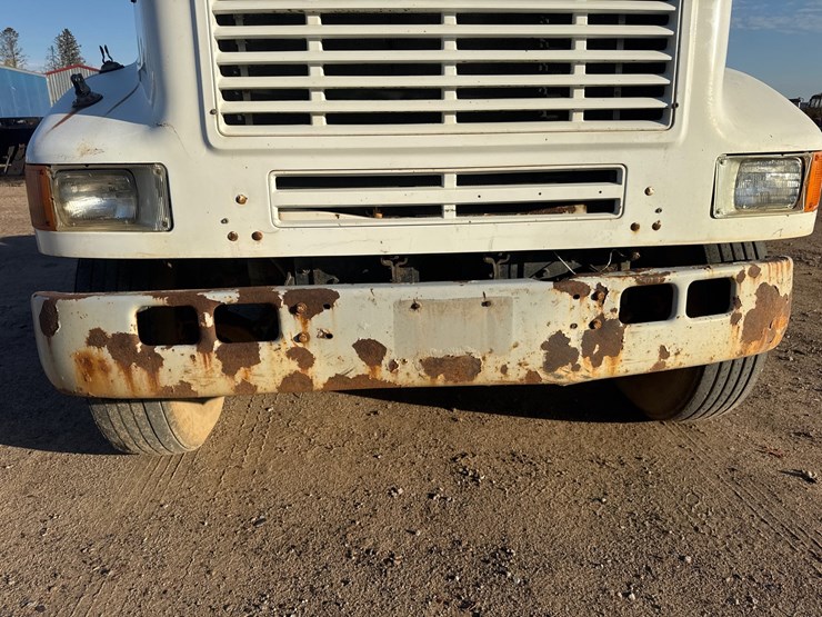 #6904-•-1996-international-8100-6x4-day-cab-semi-truck-(has-wi-title)-image-36