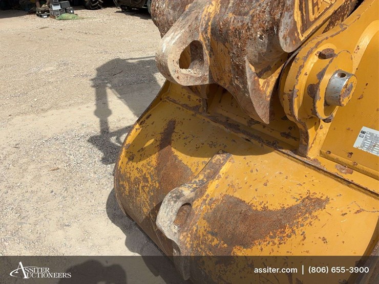 2017-caterpillar-323-image-6