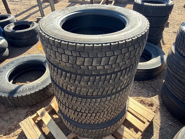 #6976-•-(5)-commercial-truck-tires-image-2