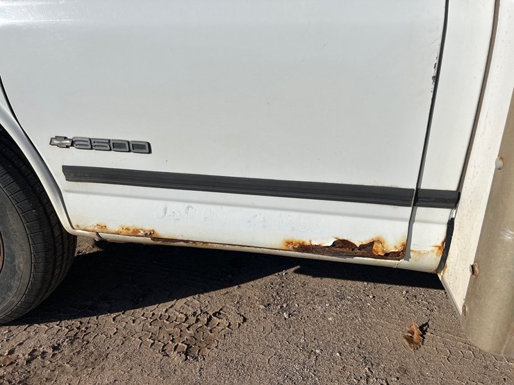 #6932-•-2000-chevrolet-3500-box-truck-(has-wi-title)-image-41