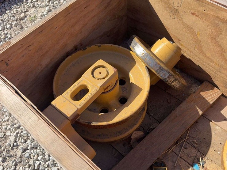 1-set-of-new-track-idlers-for-cat-skid-steer-image-3