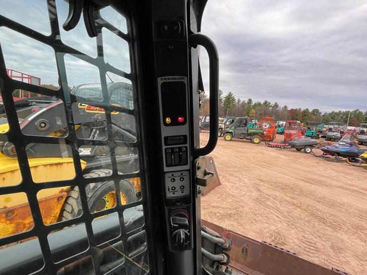 #1947-•-new-holland-l185-wheeled-skid-steer-image-24