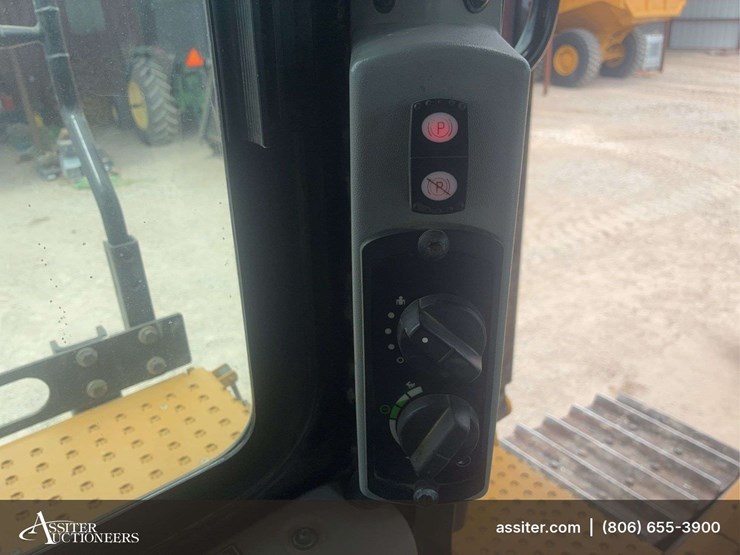 2015-caterpillar-d6t-xl-image-22