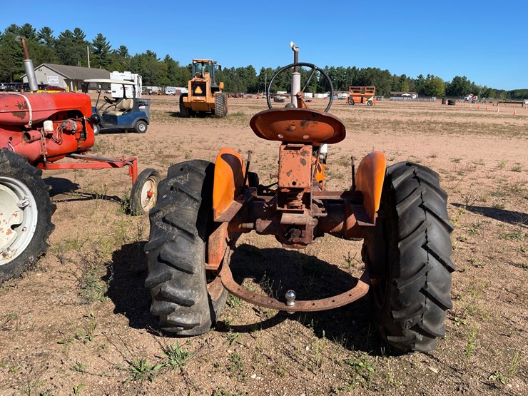 #1950-•-allis-chalmers-b-wide-tractor-image-12