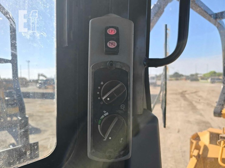2016-caterpillar-d6t-xl-image-18