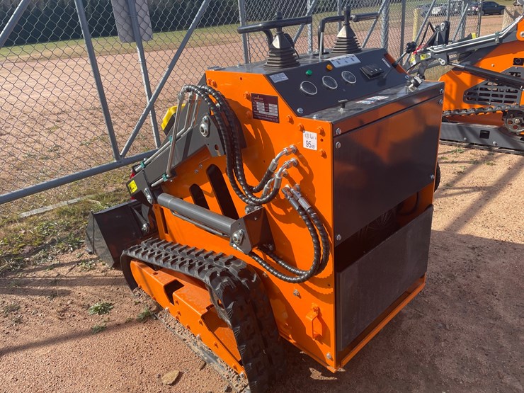 #3204-•-landhonor-mini-skid-steer-loader-t460s2-image-6