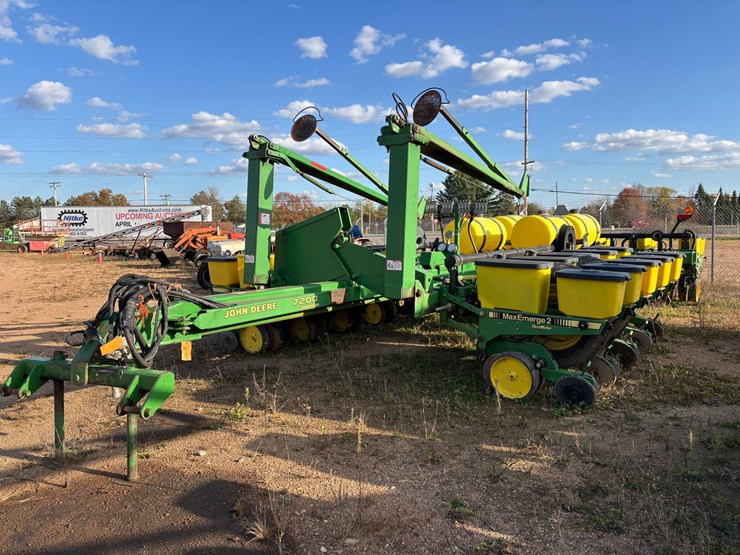#1949-•-john-deere-7200-conservation-16-row-planter-image-1