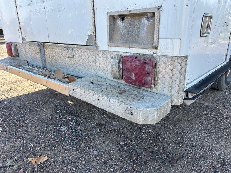 #6934-•-1992-computer-designed-chassis-1300-stoughton-step-van-(has-wi-title)-image-39