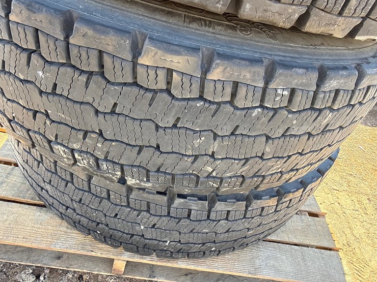 #6982-•-(5)-commercial-truck-tires-with-aluminum-rims-image-11