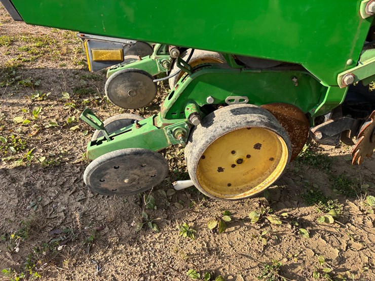 #1948-•-john-deere-7200-16-row-planter-image-8