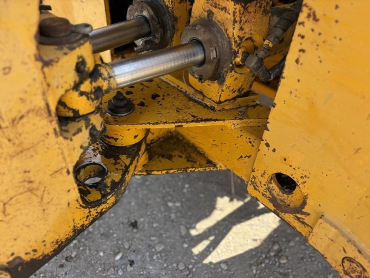 deere-300b-image-19