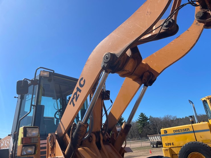#1748-•-2001-case-721c-wheel-loader-image-37