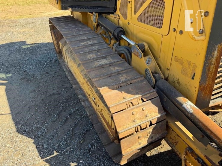 2020-caterpillar-d1-image-31