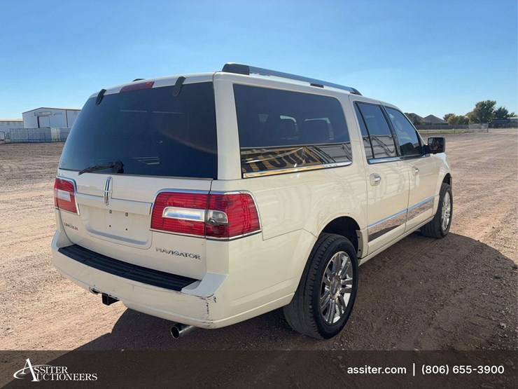 2008-lincoln-navigator-l-image-3