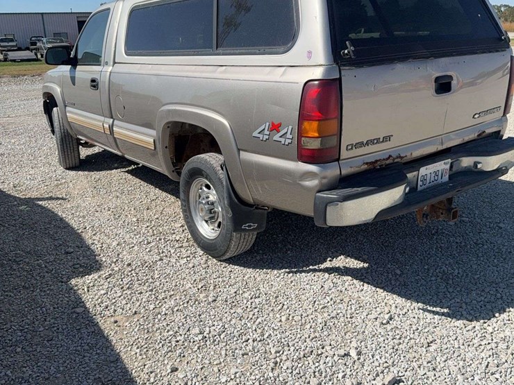 2002-chevrolet-silverado-2500-hd,-4x4,-cloth-interior,-single-cab,-camper-shell,-reese-hitch,-215,438-miles,-vin#-1gchk24u31e235020-image-4