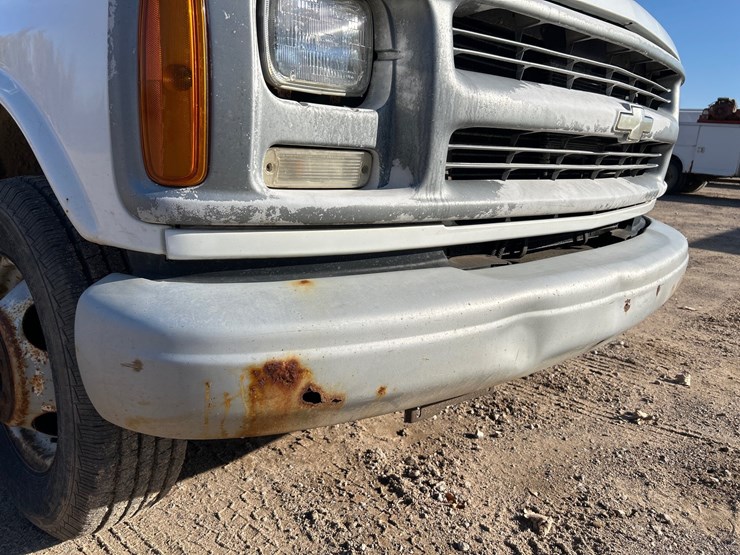 #6932-•-2000-chevrolet-3500-box-truck-(has-wi-title)-image-43