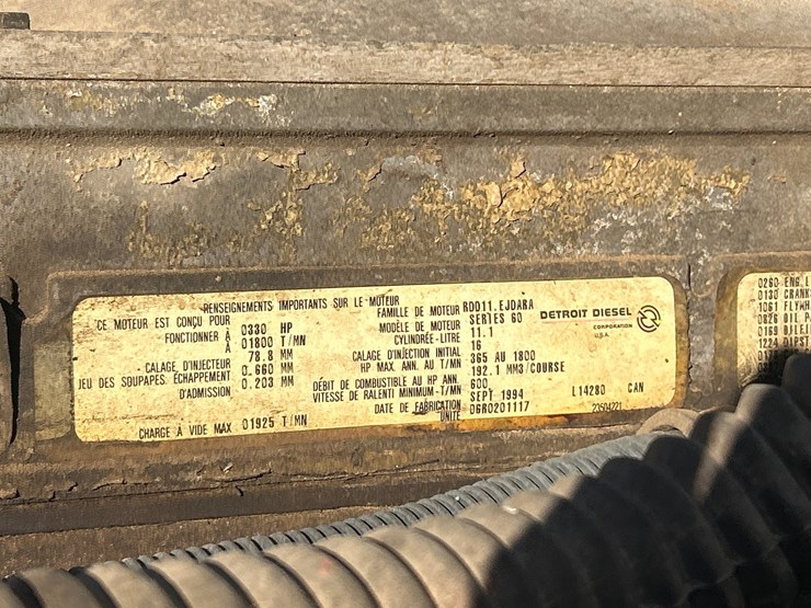 #6903-•-1995-volvo-gm-wg64t-tandem-axle-day-cab-semi-tractor-(has-wi-title)-image-11