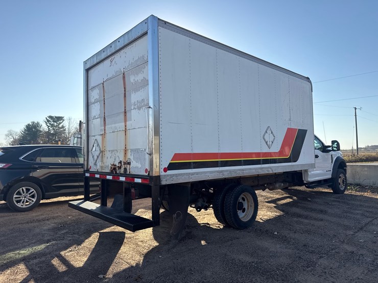 #6900-•-2017-ford-super-duty-xl-box-truck-(wi-title-in-delay)-image-5