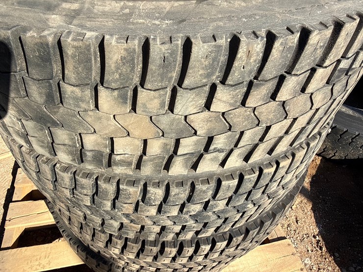 #6976-•-(5)-commercial-truck-tires-image-9