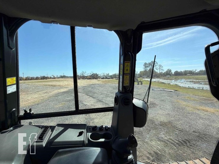 2020-caterpillar-d1-image-61
