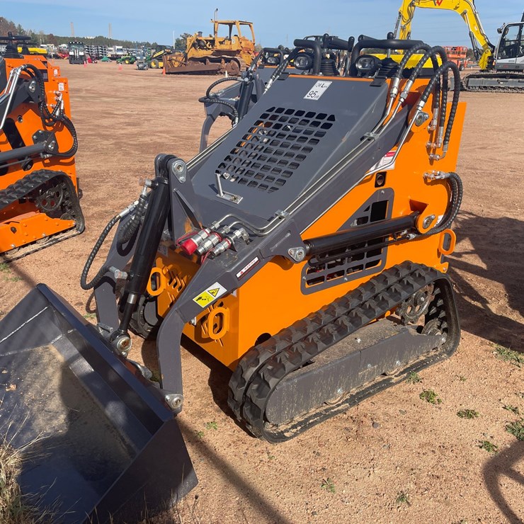 #3206 • LandHonor Mini Skid Steer Loader