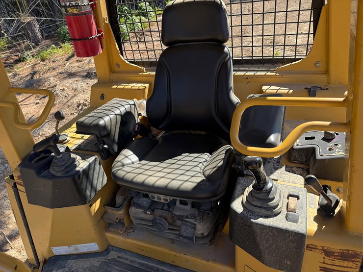 caterpillar-d3g-xl-image-14