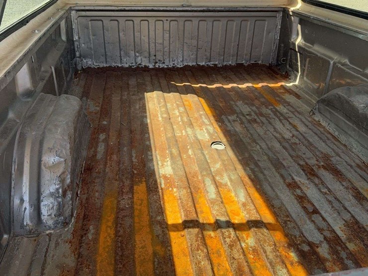 2002-chevrolet-silverado-2500-hd,-4x4,-cloth-interior,-single-cab,-camper-shell,-reese-hitch,-215,438-miles,-vin#-1gchk24u31e235020-image-5