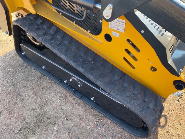 #3236-•-cfg-kjt27-skid-steer-loader-image-12