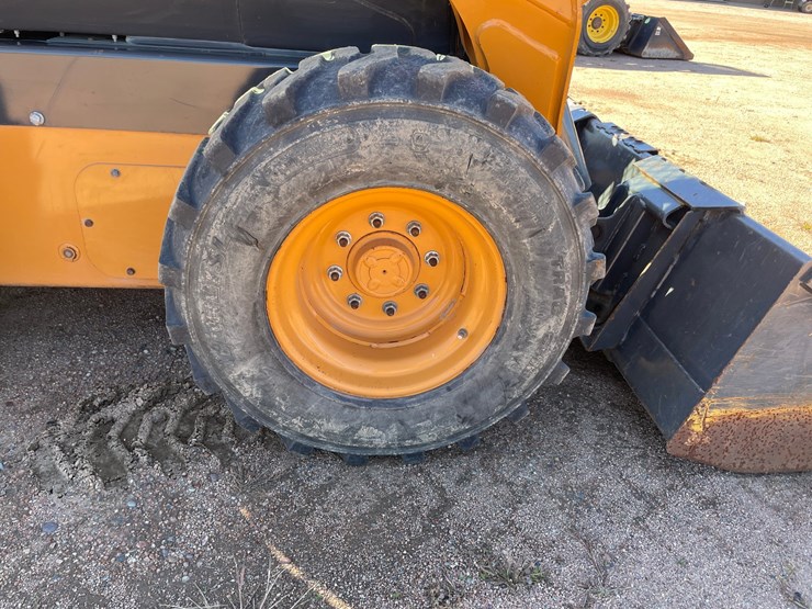 #1958-•-2014-case-sr220-skid-steer-image-11