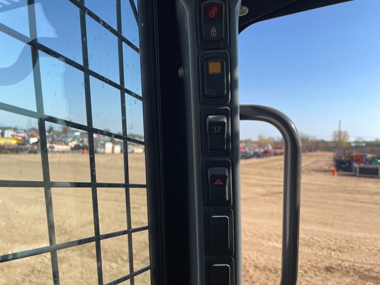 #1082-•-new-holland-l228-skid-steer-image-25