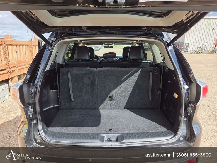2015-toyota-highlander-xle-image-14