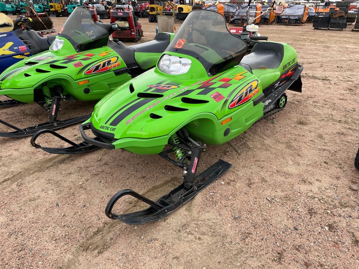 #1049-•-1999-arctic-cat-zr500-snowmobile-(has-reg.-card)-image-1