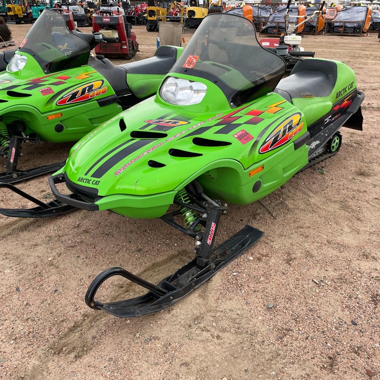 #1049 • 1999 Arctic Cat ZR500 Snowmobile (Has Reg. Card)