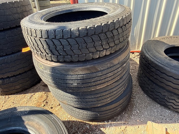 #6965-•-(4)-commercial-truck-tires-image-1